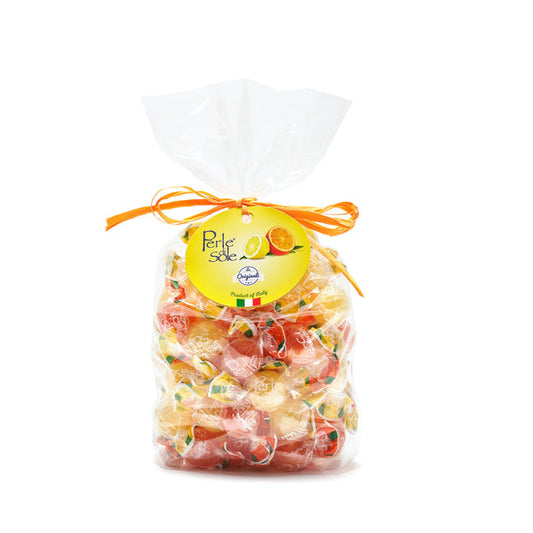 Perle di Sole Zitrone- und Orangenbonbons, 500 g – erfrischende Bonbons mit Zitronen- und Orangensaft aus der Amalfiküste, in einer transparenten Verpackung mit gelben und orangen Akzenten.